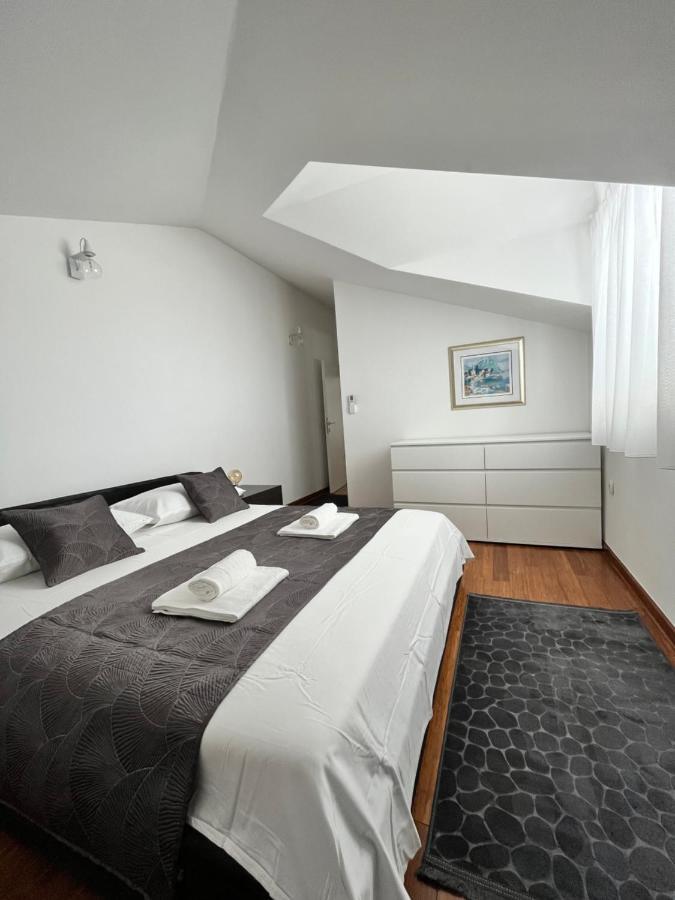 Sky - Beautiful Rooftop Apartment With Shared Pool 斯普利特 外观 照片