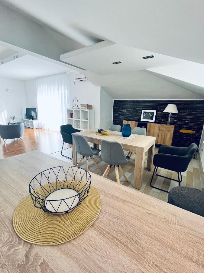 Sky - Beautiful Rooftop Apartment With Shared Pool 斯普利特 外观 照片