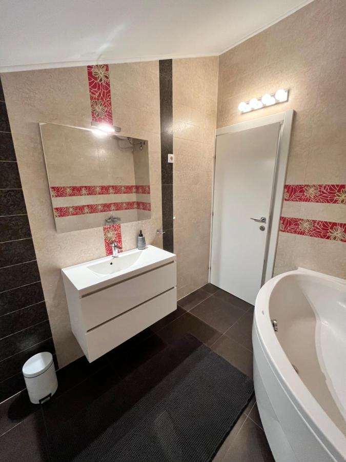 Sky - Beautiful Rooftop Apartment With Shared Pool 斯普利特 外观 照片
